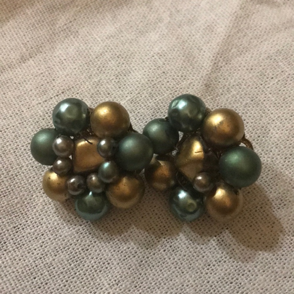 Vintage clip on pearly earrings